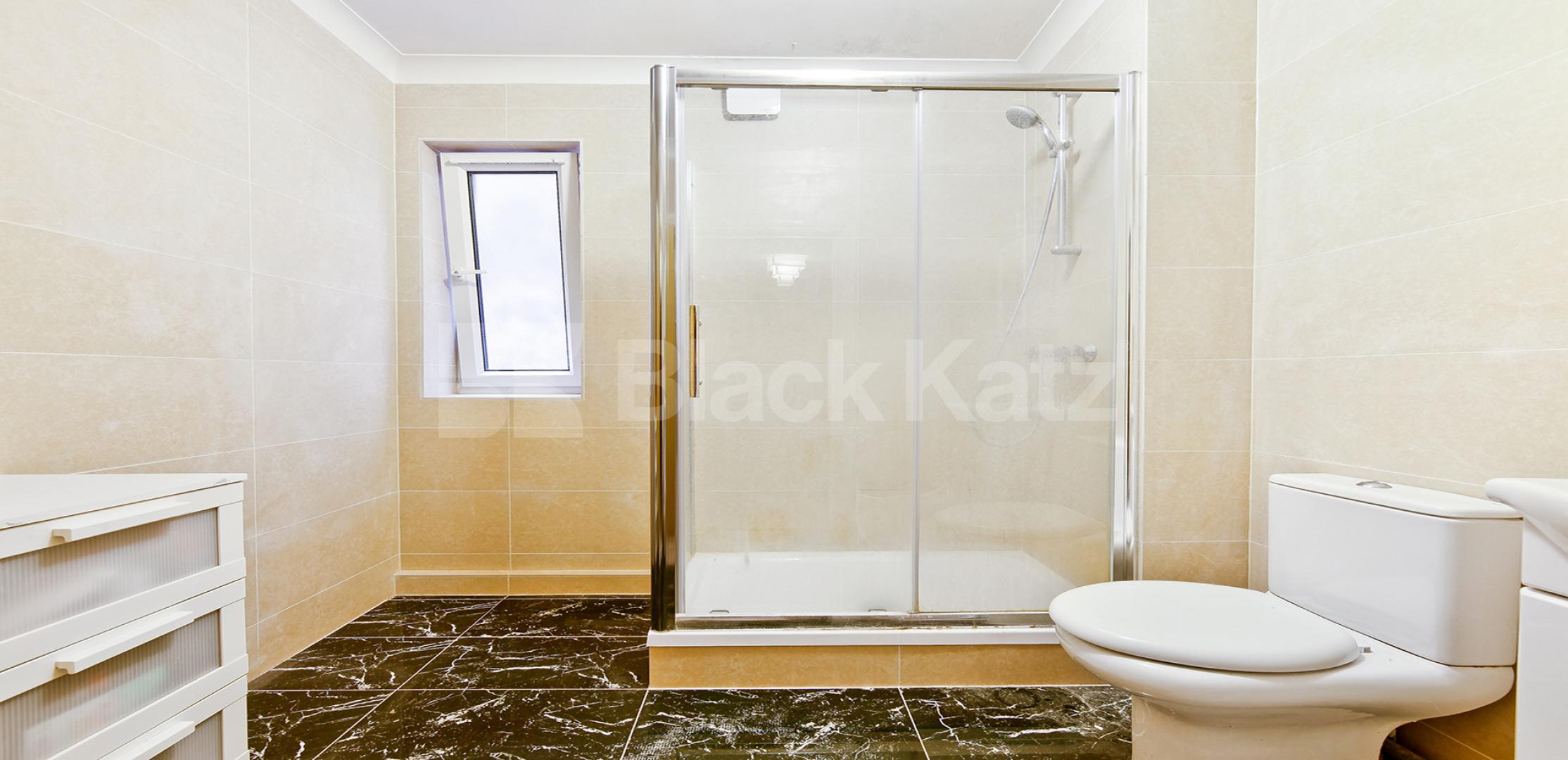 			UNDER OFFER , 3 Bedroom, 1 bath, 1 reception Apartment			 Windsor Court - Copers Road, Bermondsey